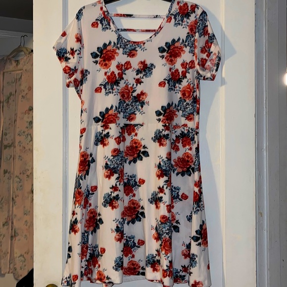 Bobbie Brooks Dresses & Skirts - Bobbie Brooks Floral Fit and Flare Dress EUC